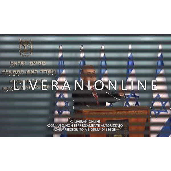 (140807) -- JERUSALEM, Aug. 7, 2014 () -- Israeli Prime Minister Benjamin Netanyahu addresses a news conference in Jerusalem, on Aug. 6, 2014. Israeli Prime Minister Benjamin Netanyahu said on Wednesday that the Gaza operation was a \'proportionate and justified\' response to Hamas\' aggression, and accused Hamas of causing the high Palestinian death toll. \'Every civilian casualty is a tragedy, a tragedy of Hamas\' making,\' the prime minister told foreign reporters at a press conference, the first one held since the 72-hour ceasefire between Israel and Hamas came into effect early on Tuesday. (/JINI/GPO/Haim Zach) ©photoshot/Agenzia Aldo Liverani sas - ITALY ONLY - EDITORIAL USE ONLY - Il primo ministro israeliano Benjamin Netanyahu in conferenza stampa a Gerusalemme, il 6 agosto 2014
