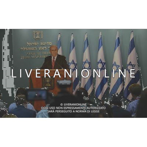 (140807) -- JERUSALEM, Aug. 7, 2014 () -- Israeli Prime Minister Benjamin Netanyahu addresses a news conference in Jerusalem, on Aug. 6, 2014. Israeli Prime Minister Benjamin Netanyahu said on Wednesday that the Gaza operation was a \'proportionate and justified\' response to Hamas\' aggression, and accused Hamas of causing the high Palestinian death toll. \'Every civilian casualty is a tragedy, a tragedy of Hamas\' making,\' the prime minister told foreign reporters at a press conference, the first one held since the 72-hour ceasefire between Israel and Hamas came into effect early on Tuesday. (/JINI/GPO/Haim Zach) ©photoshot/Agenzia Aldo Liverani sas - ITALY ONLY - EDITORIAL USE ONLY - Il primo ministro israeliano Benjamin Netanyahu in conferenza stampa a Gerusalemme, il 6 agosto 2014