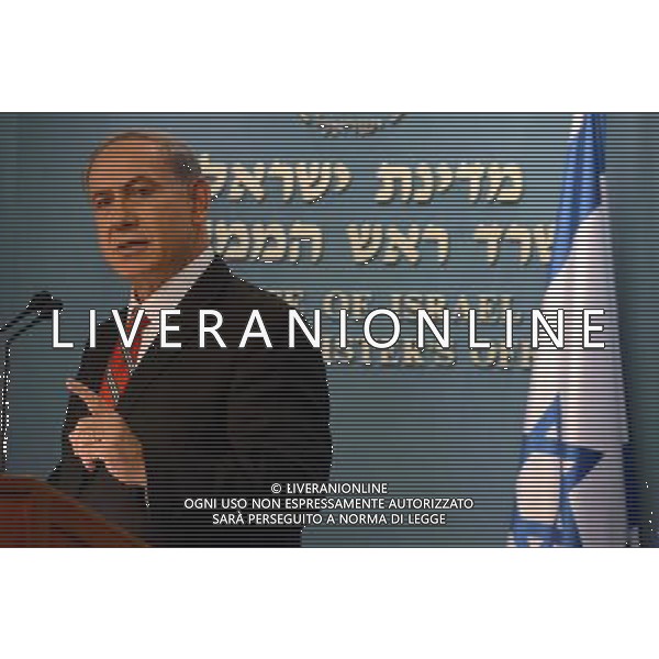 (140807) -- JERUSALEM, Aug. 7, 2014 () -- Israeli Prime Minister Benjamin Netanyahu addresses a news conference in Jerusalem, on Aug. 6, 2014. Israeli Prime Minister Benjamin Netanyahu said on Wednesday that the Gaza operation was a \'proportionate and justified\' response to Hamas\' aggression, and accused Hamas of causing the high Palestinian death toll. \'Every civilian casualty is a tragedy, a tragedy of Hamas\' making,\' the prime minister told foreign reporters at a press conference, the first one held since the 72-hour ceasefire between Israel and Hamas came into effect early on Tuesday. (/JINI/GPO/Haim Zach) ©photoshot/Agenzia Aldo Liverani sas - ITALY ONLY - EDITORIAL USE ONLY - Il primo ministro israeliano Benjamin Netanyahu in conferenza stampa a Gerusalemme, il 6 agosto 2014