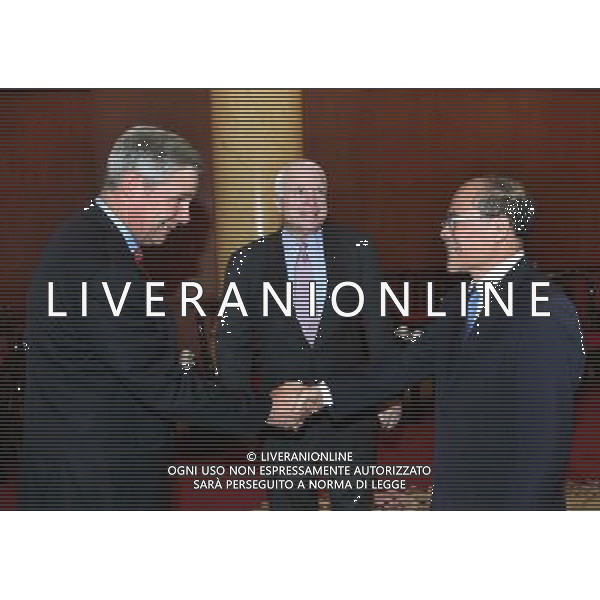 (140808) -- HANOI, Aug. 8, 2014 (Xinhua) -- Vietnam\'s National Assembly Chairman Nguyen Sinh Hung (R) shakes hands with the visiting U.S. Senator Sheldon Whitehouse in Vietnam\'s capital Hanoi on Aug. 8, 2014. U.S. Senators John McCain and Sheldon Whitehouse said that they will urge the U.S. Congress to soon lift the ban on lethal weapon sale to Vietnam. (Xinhua/VNA) ****Authorized by ytfs**** ©PHOTOSHOT/Agenzia Aldo Liverani sas - ITALY ONLY - EDITORIAL USE ONLY