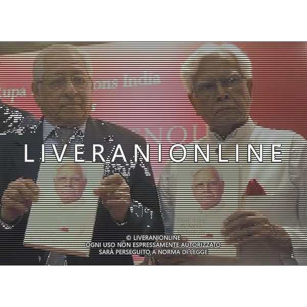 (140808) -- NEW DELHI, Aug. 8, 2014 () -- Former Indian External Affairs Minister Natwar Singh (R) displays his book \'One Life Is Not Enough\' during the release ceremony in New Delhi, India, Aug. 7, 2014. (/Partha Sarkar) ©photoshot/Agenzia Aldo Liverani sas - ITALY ONLY - EDITORIAL USE ONLY