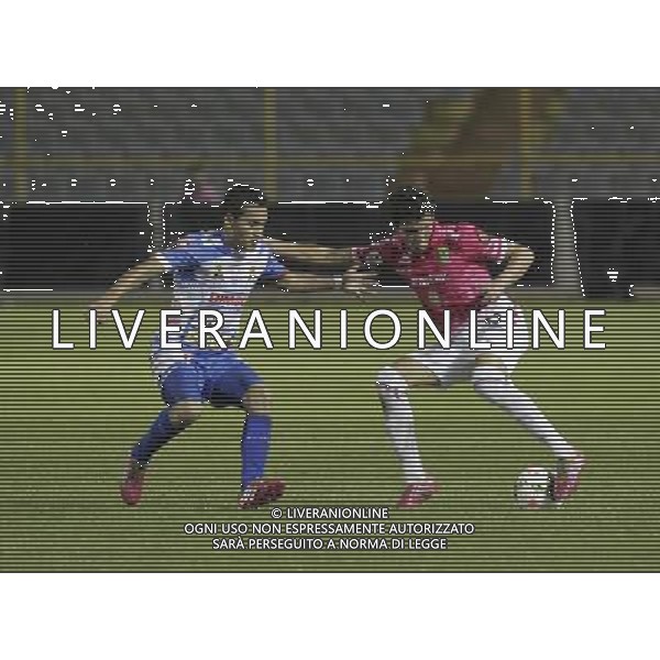 (140806) --SAN SALVADOR, Aug. 6, 2014 () -- Marvin Monterroza (L) of El Salvador\'s Isidro Metapan vies for the ball with Oscar Suarez of Mexico\'s Leon during a match of the CONCACAF\'s Champions League, held in the Cuscatlan Stadium, in San Salvador, capital of El Salvador, on August 5, 2014. (/Oscar Rivera) (rt) ©photoshot/Agenzia Aldo Liverani sas - ITALY ONLY - EDITORIAL USE ONLY