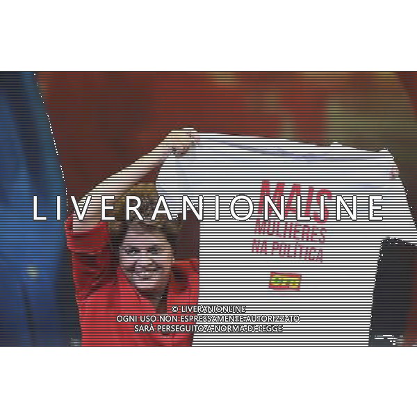 (140808) -- SAO PAULO, Aug. 8, 2014 () -- Brazilian President Dilma Rousseff holds a t-shirt during a campaign event in Sao Paulo, Brazil, on Aug. 7, 2014. Brazil will hold presidential election in October. (/Rahel Patrasso) ©photoshot/Agenzia Aldo Liverani sas - ITALY ONLY - EDITORIAL USE ONLY