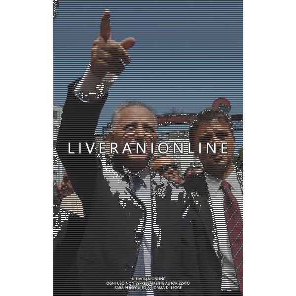 (140807)-- SAMSUN, AUGUST 7, 2014 ()- Turkish presidential candidate Ekmeleddin Ihsanoglu(L), the former head of the Organization for Islamic Cooperation (OIC), attends a campaign in Samsun, north Turkey, Aug. 7, 2014. As Turkish citizens living overseas began voting for the presidential elections scheduled for August 10, Prime Minister Recep Tayyip Erdogan, the ruling party candidate, maintains his lead among all three candidates running. (/Mert Macit) ©photoshot/Agenzia Aldo Liverani sas - ITALY ONLY - EDITORIAL USE ONLY