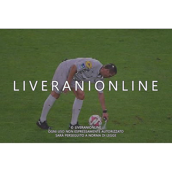 Stephane LANNOY - SPRAY / ARBITRE - 08.08.2014 - Reims / Paris Saint Germain - 1er journee de Ligue 1 Photo : Dave Winter / Icon Sport AG ALDO LIVERANI SAS ONLY ITALY