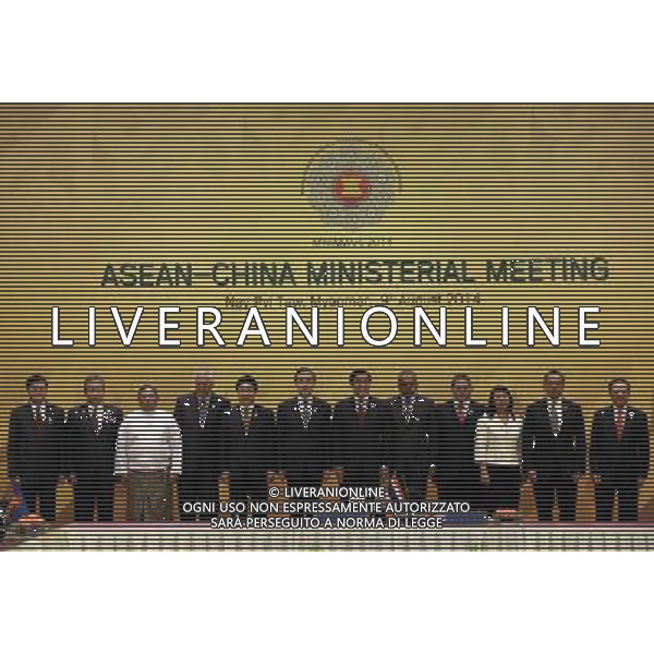 (140809) -- NAY PYI TAW, Aug. 9, 2014 () -- Chinese Foreign Minister Wang Yi (6th L) poses with ASEAN foreign ministers during the China-ASEAN Ministeral Meeting at Myanmar International Convention Center (MICC) in Nay Pyi Taw, Myanmar, Aug. 9, 2014. (/U Aung) ©photoshot/Agenzia Aldo Liverani sas - ITALY ONLY - EDITORIAL USE ONLY