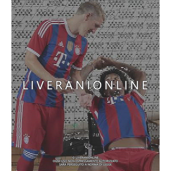 firo Fu§ball,Fussball, 09.08.2014 1. Bundesliga Saison 2014/2015 Offizieller Fototermin des FC Bayern MŸnchen, Muenchen, FCB, Offizielle Mannschafts-Fototermin 2014, halbe Figur, witz, humor, links, Bastian Schweinsteiger, Bayern, rechts, Dante, Bayern, $worldrightsEs gelten unsere AGB, einsehbar auf www.firosportphoto.de copyright by firo sportphoto: Coesfelder Str.207 48249 DŸlmen www.firosportphoto.de mail@firosportphoto.de (V o l k s b a n k B o c h u m - W i t t e n ) BLZ.: 430 601 29 Kt. Nr.: 341 117 100 Tel:Ê 02594 - 9916004 Fax:Ê02594 - 9916005 AG ALDO LIVERANI SAS ONLY ITALY