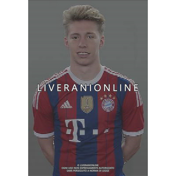 firo Fu§ball,Fussball, 09.08.2014 1. Bundesliga Saison 2014/2015 Offizieller Fototermin des FC Bayern MŸnchen, Muenchen, FCB, Offizielle Mannschafts-Fototermin 2014, halbe Figur, Portrait, Mitchell Weiser, Bayern, $worldrightsEs gelten unsere AGB, einsehbar auf www.firosportphoto.de copyright by firo sportphoto: Coesfelder Str.207 48249 DŸlmen www.firosportphoto.de mail@firosportphoto.de (V o l k s b a n k B o c h u m - W i t t e n ) BLZ.: 430 601 29 Kt. Nr.: 341 117 100 Tel:Ê 02594 - 9916004 Fax:Ê02594 - 9916005 AG ALDO LIVERANI SAS ONLY ITALY