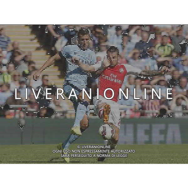 (140810) -- LONDON, Aug. 10, 2014 () -- Mathieu Debuchy(R) of Arsenal vies with Stevan Jovetic of Manchester City during the Community Shield match between Arsenal and Manchester City at Wembley Stadium in London, Britain on Aug. 10, 2014. Arsenal won 3-0. (/Wang Lili)(jyt) AG ALDO LIVERANI SAS ONLY ITALY