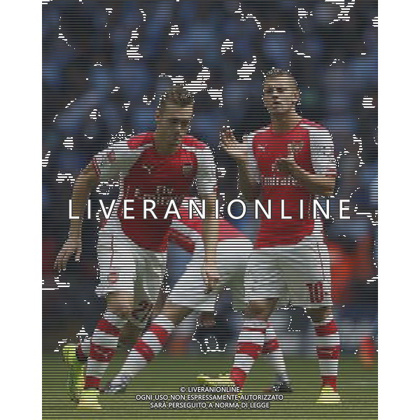 (140811) -- LONDON, Aug. 11, 2014 () -- Jack Wilshere (R)of Arsenal looks on ahead of the Community Shield match between Arsenal and Manchester City at Wembley Stadium in London, Britain on Aug. 10, 2014. Arsenal won 3-0. (/Wang Lili)(jyt) AG ALDO LIVERANI SAS ONLY ITALY