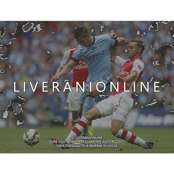 (140811) -- LONDON, Aug. 11, 2014 () -- Aaron Ramsey (R) of Arsenal vies with Stevan Jovetic of Manchester City during the Community Shield match between Arsenal and Manchester City at Wembley Stadium in London, Britain on Aug. 10, 2014. Arsenal won 3-0. (/Wang Lili)(jyt) AG ALDO LIVERANI SAS ONLY ITALY