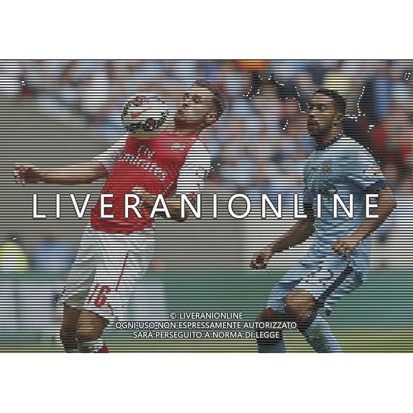 (140811) -- LONDON, Aug. 11, 2014 () -- Aaron Ramsey (L) of Arsenal controls the ball during the Community Shield match between Arsenal and Manchester City at Wembley Stadium in London, Britain on Aug. 10, 2014. Arsenal won 3-0. (/Wang Lili)(jyt) AG ALDO LIVERANI SAS ONLY ITALY