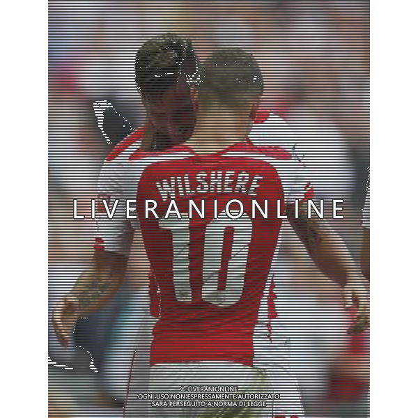 (140811) -- LONDON, Aug. 11, 2014 () -- Olivier Giroud (L)of Arsenal celebrates scoring with Jack Wilshere during the Community Shield match between Arsenal and Manchester City at Wembley Stadium in London, Britain on Aug. 10, 2014. Arsenal won 3-0. (/Wang Lili)(tjh) AG ALDO LIVERANI SAS ONLY ITALY