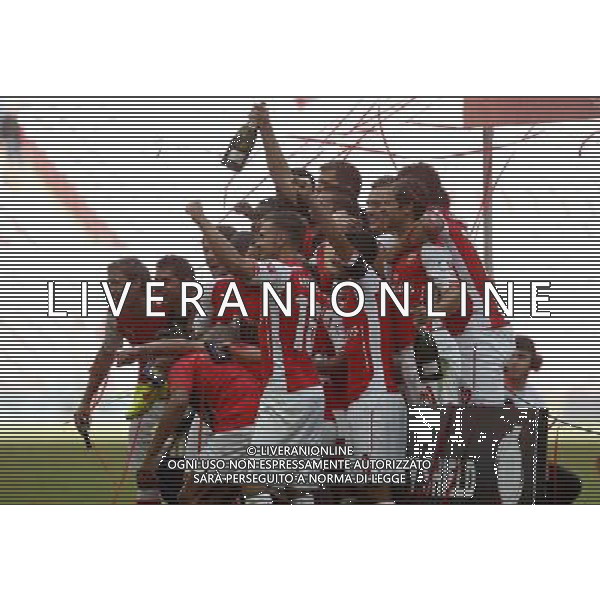 (140811) -- LONDON, Aug. 11, 2014 () -- Players of Arsenal celebrate after the Community Shield match between Arsenal and Manchester City at Wembley Stadium in London, Britain on Aug. 10, 2014. Arsenal won 3-0. (/Wang Lili)(tjh) AG ALDO LIVERANI SAS ONLY ITALY
