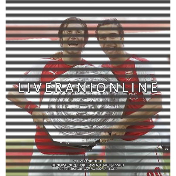 (140811) -- LONDON, Aug. 11, 2014 () -- Tomas Rosicky(L) and Mathieu Flamini of Arsenal pose with the community shield after the Community Shield match between Arsenal and Manchester City at Wembley Stadium in London, Britain on Aug. 10, 2014. Arsenal won 3-0. (/Wang Lili)(hhx) AG ALDO LIVERANI SAS ONLY ITALY