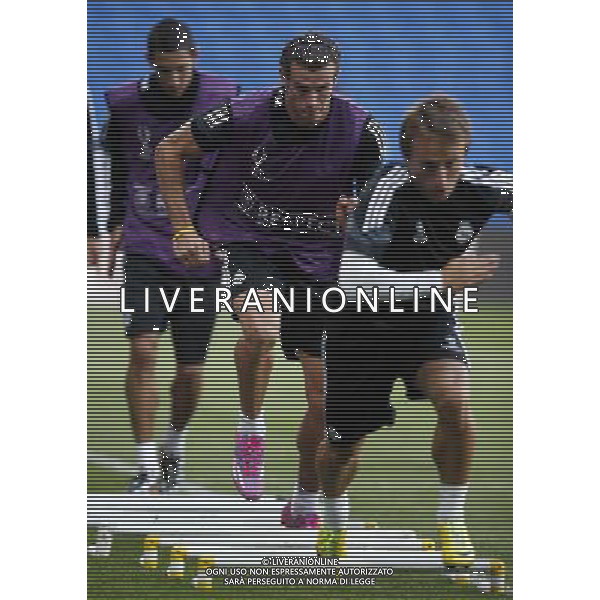 (140812) -- CARDIFF, Aug.12, 2014 () -- Gareth Bale(C) of Real Madrid takes a training session for the UEFA Super Cup match between Real Madrid and Sevilla at Cardiff City Stadium in Cardiff, Britain on Aug. 11, 2014. (/Wang Lili) (ljr) ©PHOTOSHOT/Agenzia Aldo Liverani sas - ITALY ONLY - EDITORIAL USE ONLY - Sessione di allenamento del Real Madrid e Siviglia che disputeranno la partita di Supercoppa UEFA al Cardiff City Stadium, Gran Bretagna il 11 agosto 2014