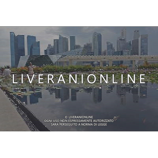 (140812) -- SINGAPORE, Aug. 12, 2014 () -- A tourist takes photos at Singapore\'s Marina Bay Sands, Aug. 11, 2014. Singapore authorities narrowed its economic growth forecast for 2014, while cutting the growth forecast for non-oil domestic exports to negative ground, according to official reports released on Tuesday. (/Then Chih Wey) (djj) ©PHOTOSHOT/Agenzia Aldo Liverani sas - ITALY ONLY - EDITORIAL USE ONLY