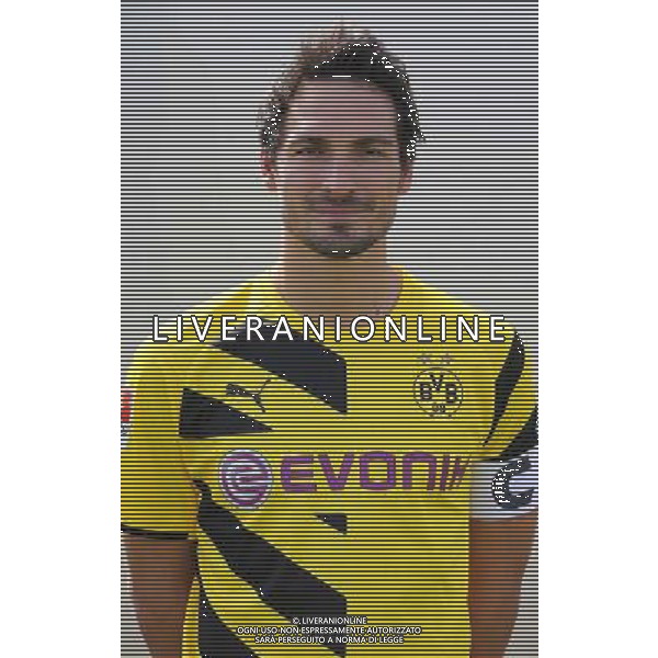 firo : 11.08.2014 Fu§ball,1.Bundesliga, Saison 2014/2015, Fototermin, Portraittermin, BVB, Borussia Dortmund, Portrait, Mats HUMMELS $worldrightsEs gelten unsere AGB, einsehbar auf www.firosportphoto.de, copyright by firo sportphoto: Coesfelder Str. 207 D-48249 DŸlmen www.firosportphoto.de mail@firosportphoto.de (V o l k s b a n k B o c h u m - W i t t e n ) BLZ.: 430 601 29 Kt. Nr.: 341 117 100 Tel:Ê +49-2594-9916004 AG ALDO LIVERANI SAS ONLY ITALY