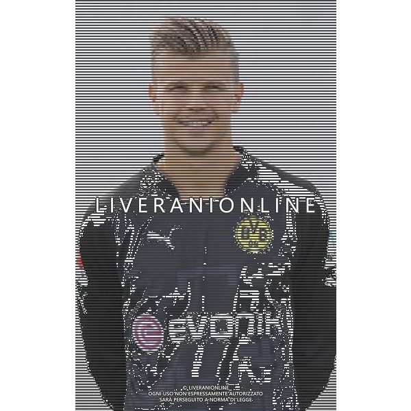 firo : 11.08.2014 Fu§ball,1.Bundesliga, Saison 2014/2015, Fototermin, Portraittermin, BVB, Borussia Dortmund, Portrait, Mitchell LANGERAK $worldrightsEs gelten unsere AGB, einsehbar auf www.firosportphoto.de, copyright by firo sportphoto: Coesfelder Str. 207 D-48249 DŸlmen www.firosportphoto.de mail@firosportphoto.de (V o l k s b a n k B o c h u m - W i t t e n ) BLZ.: 430 601 29 Kt. Nr.: 341 117 100 Tel:Ê +49-2594-9916004 AG ALDO LIVERANI SAS ONLY ITALY