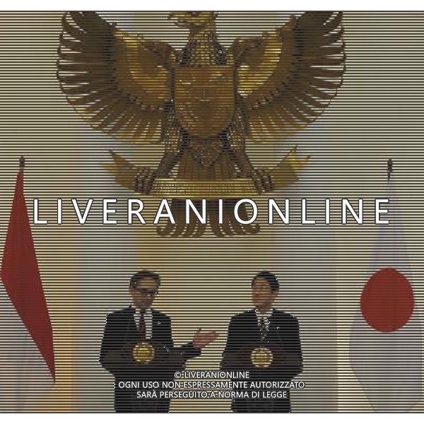 (140812) -- JAKARTA, Aug. 12, 2014 () -- Indonesian Foreign Minister Marty Natalegawa (L) and his Japanese counterpart Fumio Kishida attend a press conference after their meeting in Jakarta, Indonesia, on Aug. 12, 2014. (/Agung Kuncahya B.) (dzl) ©PHOTOSHOT/Agenzia Aldo Liverani sas - ITALY ONLY - EDITORIAL USE ONLY - Il ministro degli Esteri indonesiano Marty Natalegawa e il suo omologo giapponese Fumio Kishida partecipare una conferenza stampa dopo il loro incontro a Jakarta, Indonesia, il 12 agosto, 2014