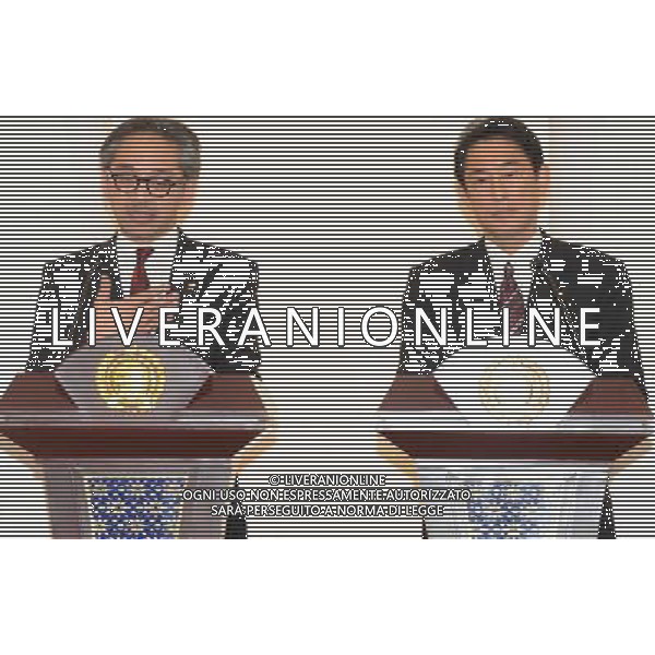 (140812) -- JAKARTA, Aug. 12, 2014 () -- Indonesian Foreign Minister Marty Natalegawa (L) and his Japanese counterpart Fumio Kishida attend a press conference after their meeting in Jakarta, Indonesia, on Aug. 12, 2014. (/Agung Kuncahya B.) (dzl) ©PHOTOSHOT/Agenzia Aldo Liverani sas - ITALY ONLY - EDITORIAL USE ONLY - Il ministro degli Esteri indonesiano Marty Natalegawa e il suo omologo giapponese Fumio Kishida partecipare una conferenza stampa dopo il loro incontro a Jakarta, Indonesia, il 12 agosto, 2014