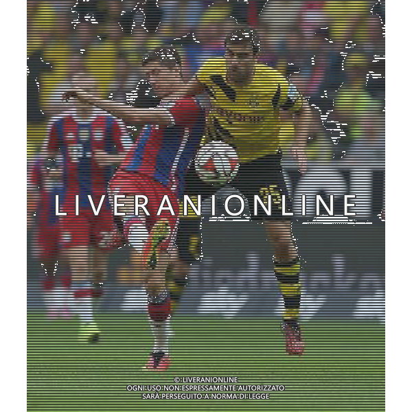 firo Fu§ball,Fussball, 13.08.2014 Supercup Finale 2014/2015 BVB Borussia Dortmund - FC Bayern MŸnchen Zweikampf Robert Lewandowski geegn Sokratis $worldrightsEs gelten unsere AGB, einsehbar auf www.firosportphoto.de copyright by firo sportphoto: Coesfelder Stra§e 207 48249 DŸlmen Duelmen www.firosportphoto.de mail@firosportphoto.de (V o l k s b a n k B o c h u m - W i t t e n ) BLZ.: 430 601 29 Kt. Nr.: 341 117 100 Tel:Ê 0209 - 9304402 Fax:Ê 0209 - 9304443 AG ALDO LIVERANI SAS ONLY ITALY