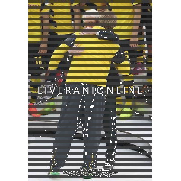 firo : 13.08.2014 Fu§ball,1.Bundesliga, Saison 2014/2015, DFL, DFL-Supercup 2014, Supercup2014, BVB, Borussia Dortmund - FC Bayern MŸnchen 2:0 Siegerehrung mit Dr. RAUBALL, Trainer JŸrgen KLOPP $worldrightsEs gelten unsere AGB, einsehbar auf www.firosportphoto.de, copyright by firo sportphoto: Coesfelder Str. 207 D-48249 DŸlmen www.firosportphoto.de mail@firosportphoto.de (V o l k s b a n k B o c h u m - W i t t e n ) BLZ.: 430 601 29 Kt. Nr.: 341 117 100 Tel:Ê +49-2594-9916004 Fax:Ê+49-2594-9916005 AG ALDO LIVERANI SAS ONLY ITALY