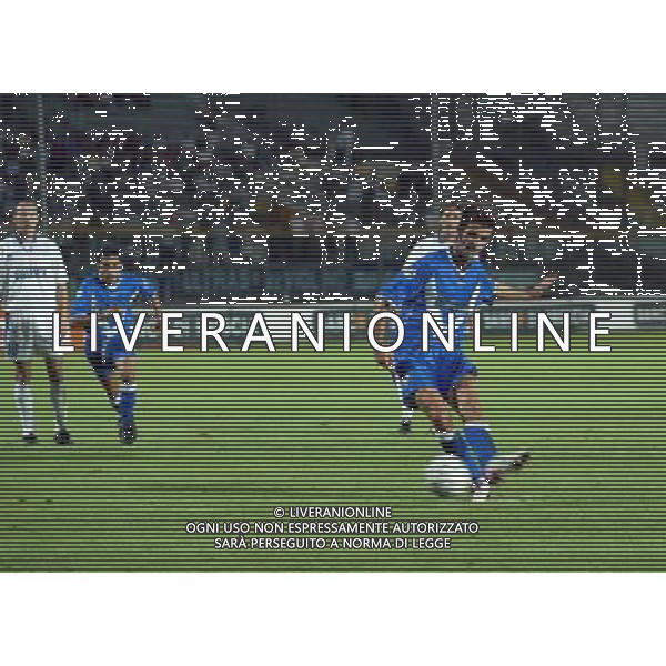 brescia 05/07/2003 brescia - gloria bistrita intertoto nella foto Rigore del vantaggio di Del Nero Simone foto filippo venezia/agenzia aldo liverani