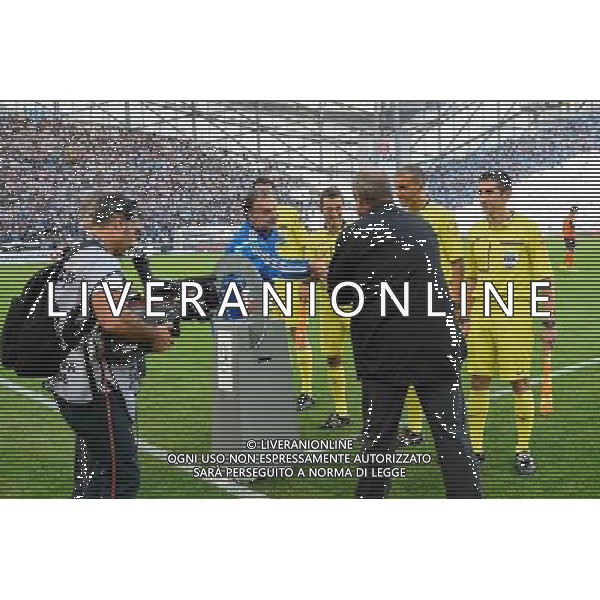 Marcelo BIELSA / Rolland COURBIS - 17.08.2014 - Marseille / Montpellier - 2eme journee de Ligue 1 Photo : Fred Porcu / Icon Sport AG ALDO LIVERANI SAS ONLY ITALY