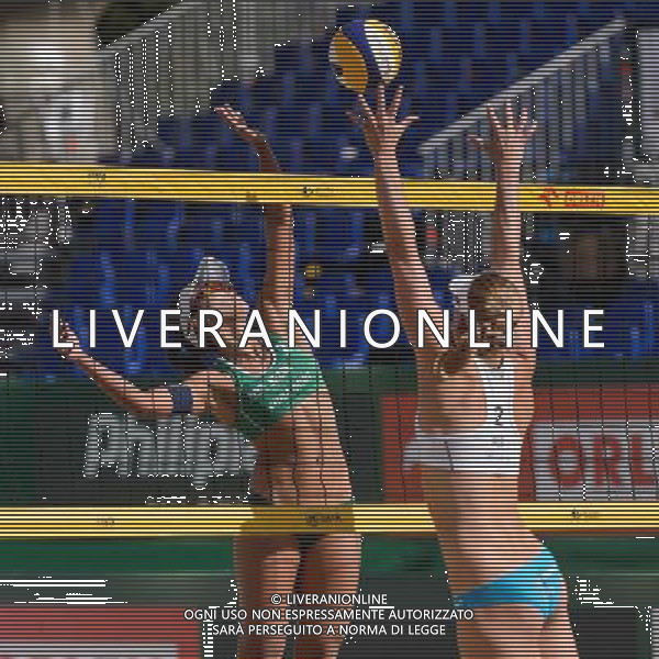 20.08.2014 - Stare Jablonki , siatkowka plazowa , beach volleyball , World Tour , FIVB Stare Jablonki Grand Slam 2014 , Brazylia (zielone) - Holandia (biale) , Brazil - Holland N/Z Barbara Seixas De Freitas , Jantine Van Der Vlist Fot. Mariusz Palczynski / MPAimages.com/NEWSPIX.PL --- Newspix.pl /Agenzia Aldo Liverani sas - ITALY ONLY - Brasile - Olanda beach volley, World Tour, FIVB Grande Slam 2014 *** Local Caption *** www.newspix.pl mail us: info@newspix.pl call us: 0048 022 23 22 222 --- Polish Picture Agency by Ringier Axel Springer Poland