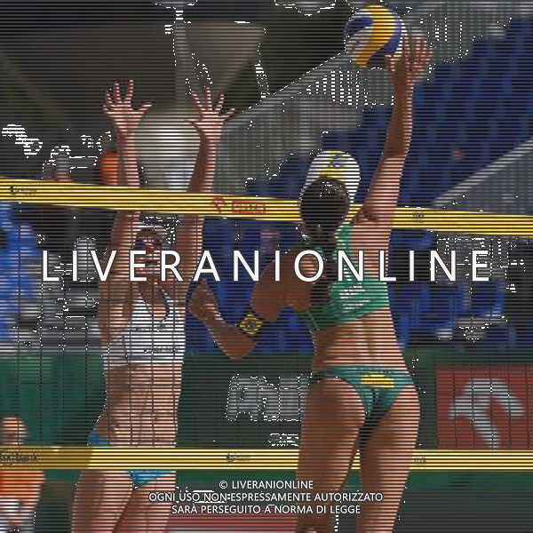 20.08.2014 - Stare Jablonki , siatkowka plazowa , beach volleyball , World Tour , FIVB Stare Jablonki Grand Slam 2014 , Brazylia (zielone) - Holandia (biale) , Brazil - Holland N/Z Jantine Van Der Vlist , Agatha Bednarczuk Fot. Mariusz Palczynski / MPAimages.com/NEWSPIX.PL --- Newspix.pl /Agenzia Aldo Liverani sas - ITALY ONLY - Brasile - Olanda beach volley, World Tour, FIVB Grande Slam 2014 *** Local Caption *** www.newspix.pl mail us: info@newspix.pl call us: 0048 022 23 22 222 --- Polish Picture Agency by Ringier Axel Springer Poland