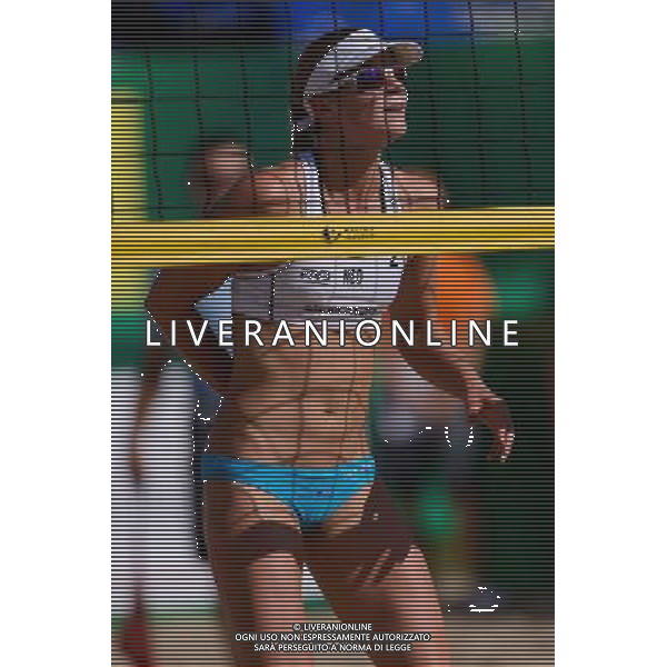 20.08.2014 - Stare Jablonki , siatkowka plazowa , beach volleyball , World Tour , FIVB Stare Jablonki Grand Slam 2014 , Brazylia (zielone) - Holandia (biale) , Brazil - Holland N/Z Jantine Van Der Vlist Fot. Mariusz Palczynski / MPAimages.com/NEWSPIX.PL --- Newspix.pl /Agenzia Aldo Liverani sas - ITALY ONLY - Brasile - Olanda beach volley, World Tour, FIVB Grande Slam 2014 *** Local Caption *** www.newspix.pl mail us: info@newspix.pl call us: 0048 022 23 22 222 --- Polish Picture Agency by Ringier Axel Springer Poland