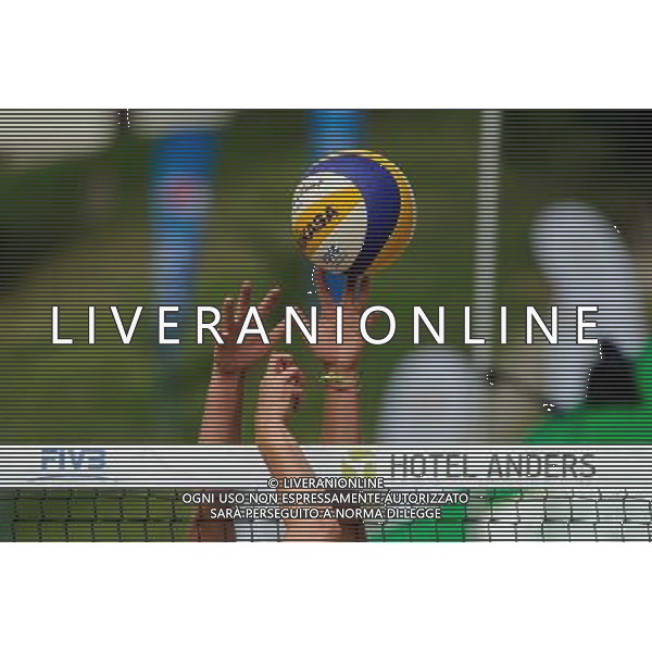20.08.2014 - Stare Jablonki , siatkowka plazowa , beach volleyball , World Tour , FIVB Stare Jablonki Grand Slam 2014 , Wlochy (niebieskie) - Szwajcaria (zielone) , Italy (blue) - Switzerland (green) N/Z Walka o pilke Fot. Karol Bartnik / MPAimages.com/NEWSPIX.PL --- Newspix.pl /Agenzia Aldo Liverani sas - ITALY ONLY - Italia - Svizzera beach volley, World Tour, FIVB Grande Slam 2014 *** Local Caption *** www.newspix.pl mail us: info@newspix.pl call us: 0048 022 23 22 222 --- Polish Picture Agency by Ringier Axel Springer Poland