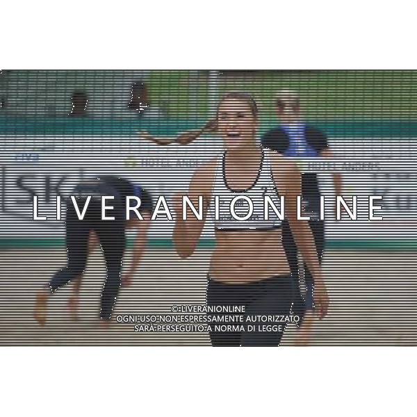 20.08.2014 - Stare Jablonki , siatkowka plazowa , beach volleyball , World Tour , FIVB Stare Jablonki Grand Slam 2014 , Niemcy (niebieski) -Kanada (bialy) , Germany (blue) - Canada (white) N/Z Taylor Pischke Fot. Karol Bartnik / MPAimages.com/NEWSPIX.PL --- Newspix.pl /Agenzia Aldo Liverani sas - ITALY ONLY - Germania - Canada beach volley, World Tour, FIVB Grande Slam 2014 *** Local Caption *** www.newspix.pl mail us: info@newspix.pl call us: 0048 022 23 22 222 --- Polish Picture Agency by Ringier Axel Springer Poland
