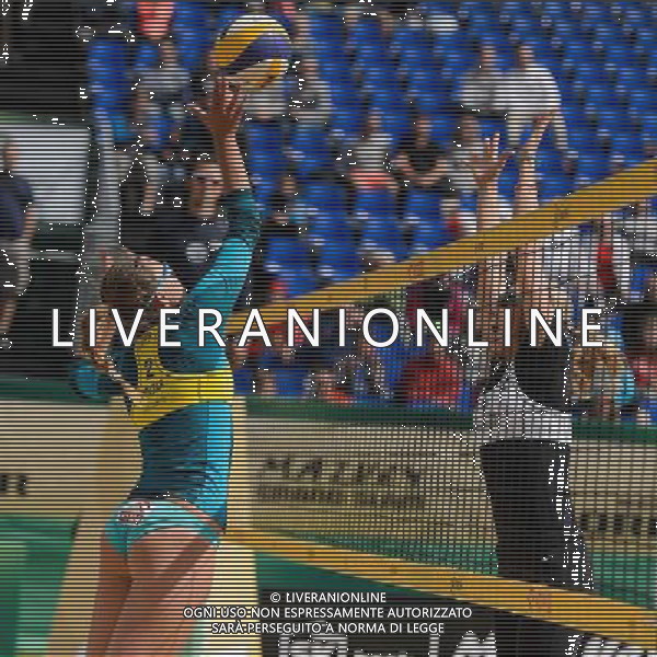20.08.2014 - Stare Jablonki , siatkowka plazowa , beach volleyball , World Tour , FIVB Stare Jablonki Grand Slam 2014 , Polska (zolte) - Rosja (biale) , Poland - Russia N/Z Karolina Baran , Evgenia Ukolova Fot. Mariusz Palczynski / MPAimages.com/NEWSPIX.PL --- Newspix.pl /Agenzia Aldo Liverani sas - ITALY ONLY - Polonia - Russia beach volley, World Tour, FIVB Stare Jablonki Grande Slam 2014 *** Local Caption *** www.newspix.pl mail us: info@newspix.pl call us: 0048 022 23 22 222 --- Polish Picture Agency by Ringier Axel Springer Poland