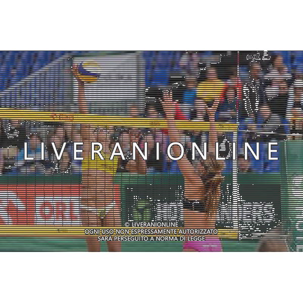 20.08.2014 - Stare Jablonki , siatkowka plazowa , beach volleyball , World Tour , FIVB Stare Jablonki Grand Slam 2014 , Brazylia (zolte) - Polska (czarne) , Brazil - Poland N/Z Juliana Felisberta Da Silva , Dorota Strag Fot. Mariusz Palczynski / MPAimages.com/NEWSPIX.PL --- Newspix.pl /Agenzia Aldo Liverani sas - ITALY ONLY - Brasile - Polonia beach volley, World Tour, FIVB Grande Slam 2014 *** Local Caption *** www.newspix.pl mail us: info@newspix.pl call us: 0048 022 23 22 222 --- Polish Picture Agency by Ringier Axel Springer Poland