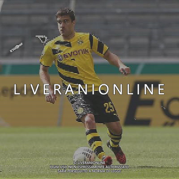 firo : Fußball,Fussball : 16.08.2014 DFB-Pokal Saison 2014/2015, 1. Runde SV Stuttgarter Kickers - Borussia Dortmund, BVB, Kickers, Sokratis Papastathopoulos ( Dortmund ), Einzelaktion $worldrightsEs gelten unsere AGB, einsehbar auf www.firosportphoto.de copyright by firo sportphoto: Coesfelder Str. 207 D- 48249 Dülmen www.firosportphoto.de mail@firosportphoto.de (V o l k s b a n k B o c h u m - W i t t e n ) BLZ.: 430 601 29 Kt. Nr.: 341 117 100 Tel: +49-2594 - 9916004 Fax: +49-2594 - 9916005 AG ALDO LIVERANI SAS ONLY ITALY