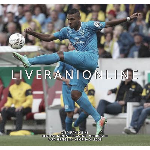 firo : Fußball,Fussball : 16.08.2014 DFB-Pokal Saison 2014/2015, 1. Runde SV Stuttgarter Kickers - Borussia Dortmund, BVB, Kickers, Royal-Dominique Fennell ( Kickers ), Einzelaktion $worldrightsEs gelten unsere AGB, einsehbar auf www.firosportphoto.de copyright by firo sportphoto: Coesfelder Str. 207 D- 48249 Dülmen www.firosportphoto.de mail@firosportphoto.de (V o l k s b a n k B o c h u m - W i t t e n ) BLZ.: 430 601 29 Kt. Nr.: 341 117 100 Tel: +49-2594 - 9916004 Fax: +49-2594 - 9916005 AG ALDO LIVERANI SAS ONLY ITALY