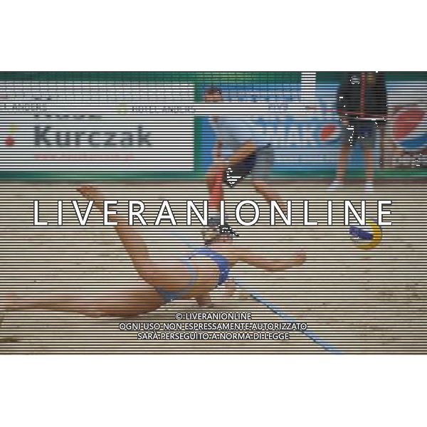 21.08.2014 - Stare Jablonki , siatkowka plazowa , beach volleyball , World Tour , FIVB Stare Jablonki Grand Slam 2014 , Hiszpania (zolte) - Australia (niebieskie) , Spain (yellow) - Australia (blue) N/Z Louise Bawden Fot. Karol Bartnik / MPAimages.com/NEWSPIX.PL --- Newspix.pl /Agenzia Aldo Liverani sas - ITALY ONLY - Australia - Spagna beach volley femminile, World Tour, FIVB Stare Jablonki Grande Slam 2014 *** Local Caption *** www.newspix.pl mail us: info@newspix.pl call us: 0048 022 23 22 222 --- Polish Picture Agency by Ringier Axel Springer Poland