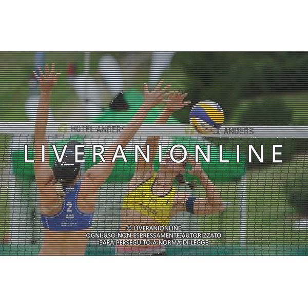 21.08.2014 - Stare Jablonki , siatkowka plazowa , beach volleyball , World Tour , FIVB Stare Jablonki Grand Slam 2014 , Hiszpania (zolte) - Australia (niebieskie) , Spain (yellow) - Australia (blue) N/Z Louise Bawden , Liliana Fernandez Steiner Fot. Karol Bartnik / MPAimages.com/NEWSPIX.PL --- Newspix.pl /Agenzia Aldo Liverani sas - ITALY ONLY - Australia - Spagna beach volley femminile, World Tour, FIVB Stare Jablonki Grande Slam 2014 *** Local Caption *** www.newspix.pl mail us: info@newspix.pl call us: 0048 022 23 22 222 --- Polish Picture Agency by Ringier Axel Springer Poland