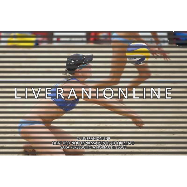 21.08.2014 - Stare Jablonki , siatkowka plazowa , beach volleyball , World Tour , FIVB Stare Jablonki Grand Slam 2014 , Hiszpania (zolte) - Australia (niebieskie) , Spain (yellow) - Australia (blue) N/Z Louise Bawden Fot. Karol Bartnik / MPAimages.com/NEWSPIX.PL --- Newspix.pl /Agenzia Aldo Liverani sas - ITALY ONLY - Australia - Spagna beach volley femminile, World Tour, FIVB Stare Jablonki Grande Slam 2014 *** Local Caption *** www.newspix.pl mail us: info@newspix.pl call us: 0048 022 23 22 222 --- Polish Picture Agency by Ringier Axel Springer Poland