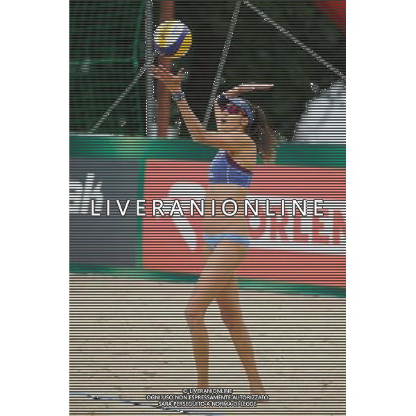 21.08.2014 - Stare Jablonki , siatkowka plazowa , beach volleyball , World Tour , FIVB Stare Jablonki Grand Slam 2014 , Hiszpania (zolte) - Australia (niebieskie) , Spain (yellow) - Australia (blue) N/Z Taliqua Clancy Fot. Karol Bartnik / MPAimages.com/NEWSPIX.PL --- Newspix.pl /Agenzia Aldo Liverani sas - ITALY ONLY - Australia - Spagna beach volley femminile, World Tour, FIVB Stare Jablonki Grande Slam 2014 *** Local Caption *** www.newspix.pl mail us: info@newspix.pl call us: 0048 022 23 22 222 --- Polish Picture Agency by Ringier Axel Springer Poland