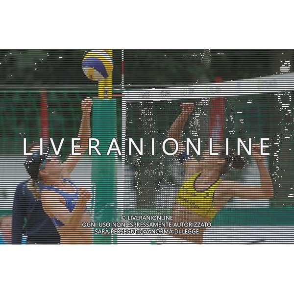 21.08.2014 - Stare Jablonki , siatkowka plazowa , beach volleyball , World Tour , FIVB Stare Jablonki Grand Slam 2014 , Hiszpania (zolte) - Australia (niebieskie) , Spain (yellow) - Australia (blue) N/Z Louise Bawden , Elsa Baquerizo McMillan Fot. Karol Bartnik / MPAimages.com/NEWSPIX.PL --- Newspix.pl /Agenzia Aldo Liverani sas - ITALY ONLY - Australia - Spagna beach volley femminile, World Tour, FIVB Stare Jablonki Grande Slam 2014 *** Local Caption *** www.newspix.pl mail us: info@newspix.pl call us: 0048 022 23 22 222 --- Polish Picture Agency by Ringier Axel Springer Poland