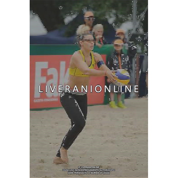 21.08.2014 - Stare Jablonki , siatkowka plazowa , beach volleyball , World Tour , FIVB Stare Jablonki Grand Slam 2014 , Hiszpania (zolte) - Australia (niebieskie) , Spain (yellow) - Australia (blue) N/Z Liliana Fernandez Steiner Fot. Karol Bartnik / MPAimages.com/NEWSPIX.PL --- Newspix.pl /Agenzia Aldo Liverani sas - ITALY ONLY - Australia - Spagna beach volley femminile, World Tour, FIVB Stare Jablonki Grande Slam 2014 *** Local Caption *** www.newspix.pl mail us: info@newspix.pl call us: 0048 022 23 22 222 --- Polish Picture Agency by Ringier Axel Springer Poland