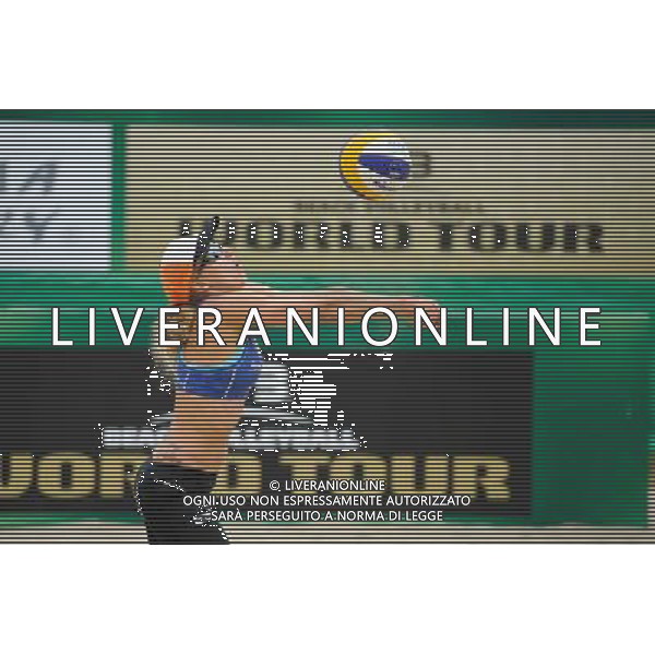 21.08.2014 - Stare Jablonki , siatkowka plazowa , beach volleyball , World Tour , FIVB Stare Jablonki Grand Slam 2014 , Brazylia (biale) - Polskia (niebieskie) , Brazil (white) - Poland (blue) N/Z Monika Brzostek Fot. Karol Bartnik / MPAimages.com/NEWSPIX.PL --- Newspix.pl /Agenzia Aldo Liverani sas - ITALY ONLY - Brasile - Polonia beach volley femminile World Tour, FIVB Stare Jablonki Grande Slam 2014 *** Local Caption *** www.newspix.pl mail us: info@newspix.pl call us: 0048 022 23 22 222 --- Polish Picture Agency by Ringier Axel Springer Poland