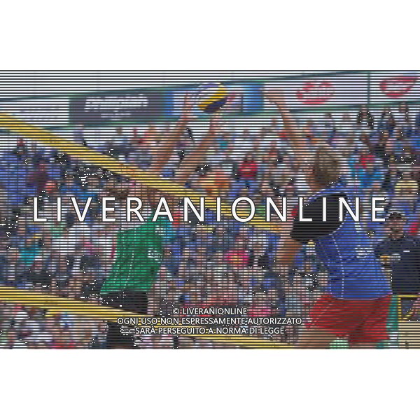 21.08.2014 - Stare Jablonki , siatkowka plazowa , beach volleyball , World Tour , FIVB Stare Jablonki Grand Slam 2014 , Polska (zielone) - Rosja (niebieskie) , Poland (green) - Russia (blue) N/Z Mariusz Prudel , Dmitri Barsouk Fot. Karol Bartnik / MPAimages.com/NEWSPIX.PL --- Newspix.pl /Agenzia Aldo Liverani sas - ITALY ONLY - Polonia - Russia beach volley maschile, World Tour, FIVB Stare Jablonki Grande Slam 2014 *** Local Caption *** www.newspix.pl mail us: info@newspix.pl call us: 0048 022 23 22 222 --- Polish Picture Agency by Ringier Axel Springer Poland