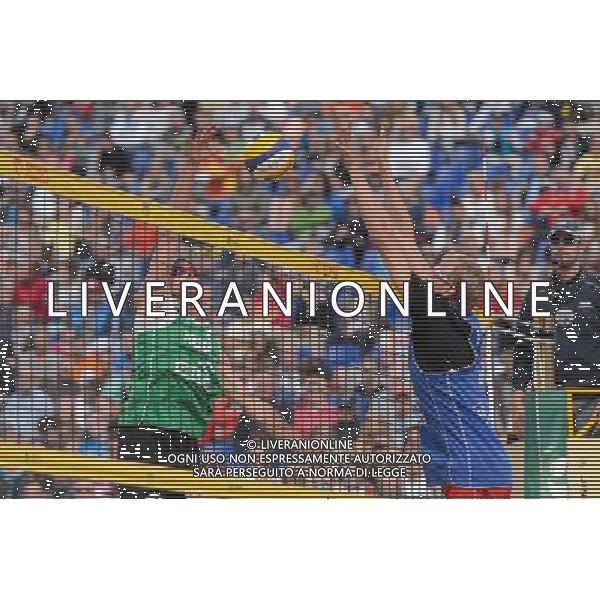 21.08.2014 - Stare Jablonki , siatkowka plazowa , beach volleyball , World Tour , FIVB Stare Jablonki Grand Slam 2014 , Polska (zielone) - Rosja (niebieskie) , Poland - Russia N/Z Mariusz Prudel , Dmitri Barsouk Fot. Mariusz Palczynski / MPAimages.com/NEWSPIX.PL --- Newspix.pl /Agenzia Aldo Liverani sas - ITALY ONLY - Polonia - Russia beach volley maschile, World Tour, FIVB Stare Jablonki Grande Slam 2014 *** Local Caption *** www.newspix.pl mail us: info@newspix.pl call us: 0048 022 23 22 222 --- Polish Picture Agency by Ringier Axel Springer Poland