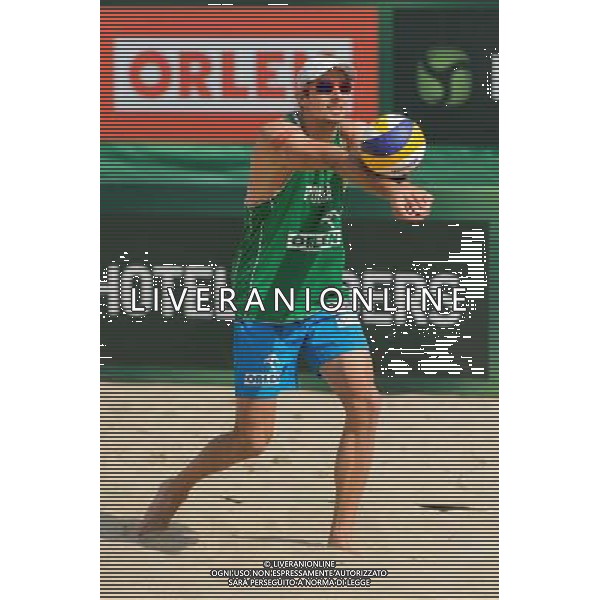 22.08.2014 - Stare Jablonki , siatkowka plazowa , beach volleyball , World Tour , FIVB Stare Jablonki Grand Slam 2014 , Polska (zielone) - Brazilia (czerwone) , Poland - Brazil N/Z Mariusz Prudel Fot. Mariusz Palczynski / MPAimages.com/NEWSPIX.PL --- Newspix.pl /Agenzia Aldo Liverani sas - ITALY ONLY - Polonia - Brasile beach volley maschile, World Tour, FIVB Stare Jablonki Grande Slam 2014 *** Local Caption *** www.newspix.pl mail us: info@newspix.pl call us: 0048 022 23 22 222 --- Polish Picture Agency by Ringier Axel Springer Poland