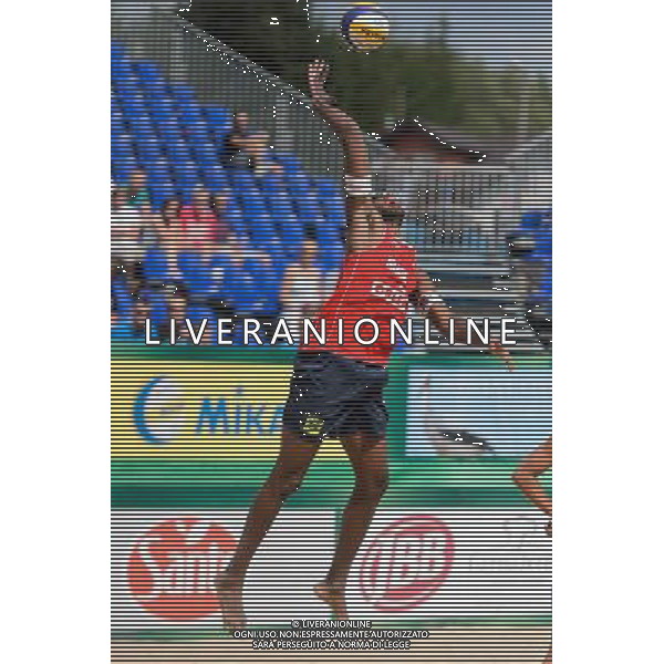 22.08.2014 - Stare Jablonki , siatkowka plazowa , beach volleyball , World Tour , FIVB Stare Jablonki Grand Slam 2014 , Polska (zielone) - Brazilia (czerwone) , Poland - Brazil N/Z Evandro Goncalves Oliveira Junior Fot. Mariusz Palczynski / MPAimages.com/NEWSPIX.PL --- Newspix.pl /Agenzia Aldo Liverani sas - ITALY ONLY - Polonia - Brasile beach volley maschile, World Tour, FIVB Stare Jablonki Grande Slam 2014 *** Local Caption *** www.newspix.pl mail us: info@newspix.pl call us: 0048 022 23 22 222 --- Polish Picture Agency by Ringier Axel Springer Poland
