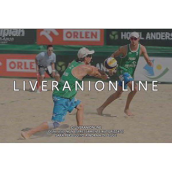 22.08.2014 - Stare Jablonki , siatkowka plazowa , beach volleyball , World Tour , FIVB Stare Jablonki Grand Slam 2014 , Polska (zielone) - Brazilia (czerwone) , Poland - Brazil N/Z Grzegorz Fijalek , Mariusz Prudel Fot. Mariusz Palczynski / MPAimages.com/NEWSPIX.PL --- Newspix.pl /Agenzia Aldo Liverani sas - ITALY ONLY - Polonia - Brasile beach volley maschile, World Tour, FIVB Stare Jablonki Grande Slam 2014 *** Local Caption *** www.newspix.pl mail us: info@newspix.pl call us: 0048 022 23 22 222 --- Polish Picture Agency by Ringier Axel Springer Poland